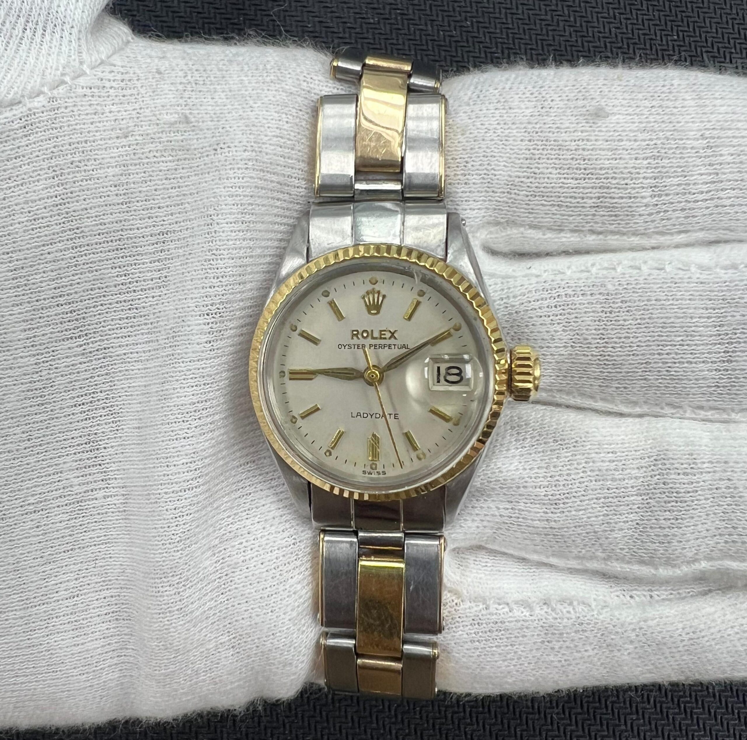 ROLEX OYSTER PERPETUAL DATE 278273