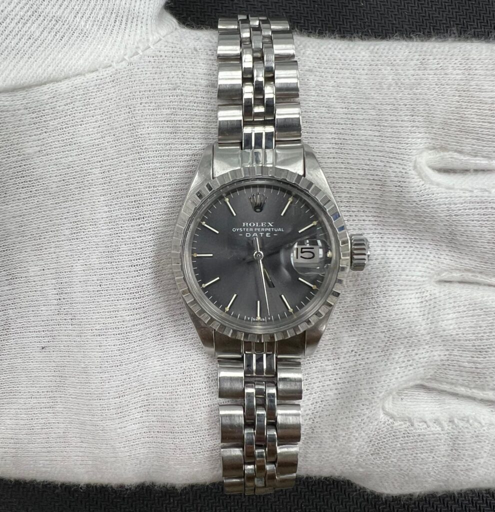 ROLEX OYSTER PERPETUAL DATE 69240