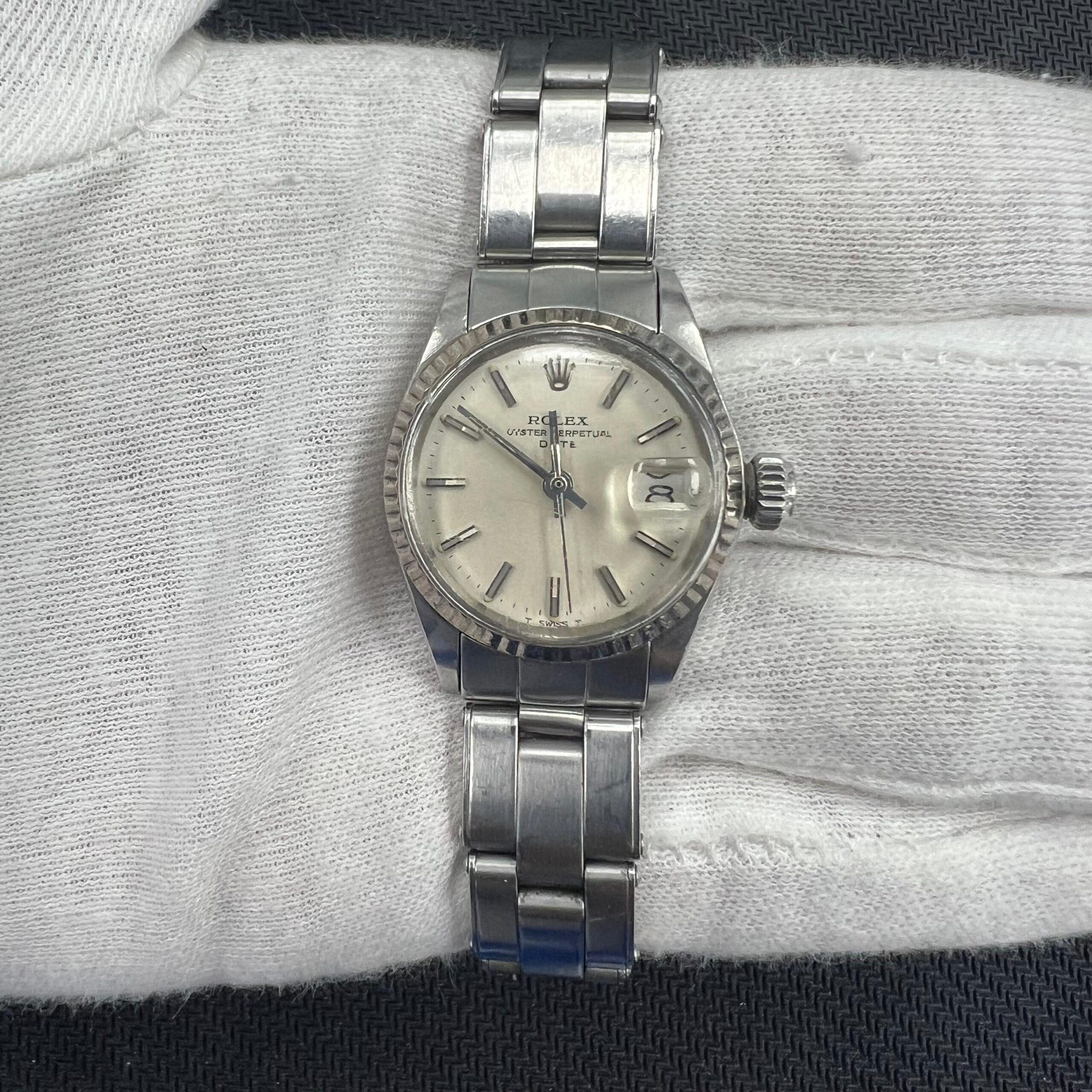 ROLEX OYSTER PERPETUAL DATE 6517SV