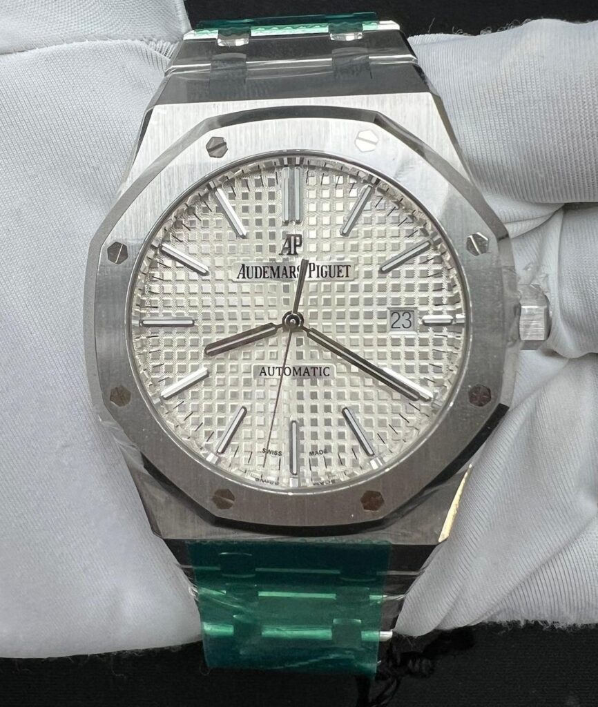 AUDEMARS PIGUET ROYAL OAK SELFWINDING 15400ST